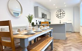 Spacious Home Near Seafront & Train Station 5 Bed Sleeps 10- Central Penzance